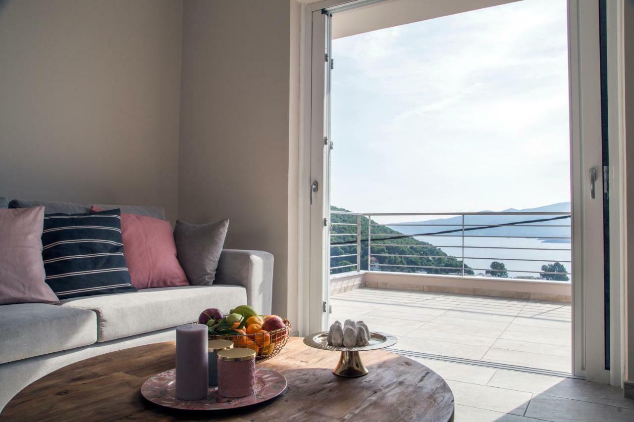 Kalavria Luxury Suites - Magnificent Sea View Of Poros 포로스타운 외부 사진